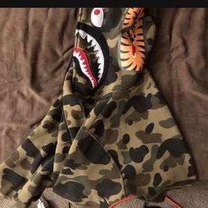 Bape jacket too little for me out grew into something Bigger selling as is